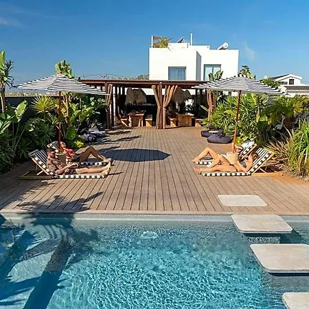 The Salty Surf & Yoga 4*