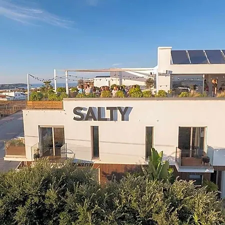 ホテル The Salty Surf & Yoga 4*