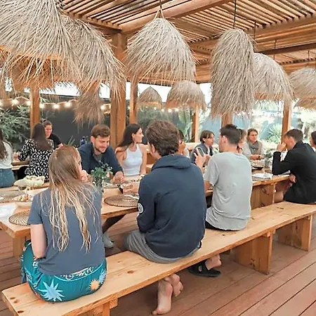 The Salty Surf & Yoga ホテル